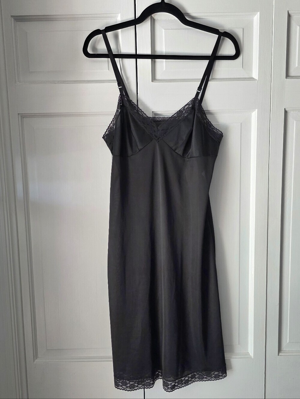 Vintage Vanity Fair Black Full Slip Size 34 Lace Trim Adjustable Straps Nylon